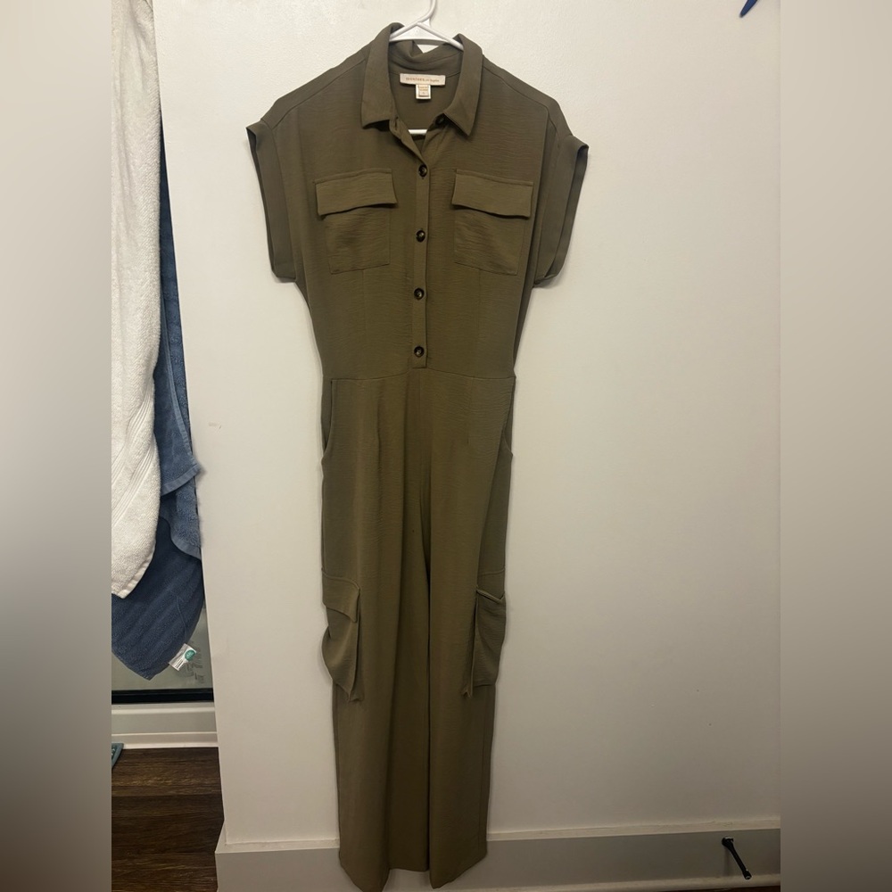 Elegant Khaki Jumpsuit with Button Detail